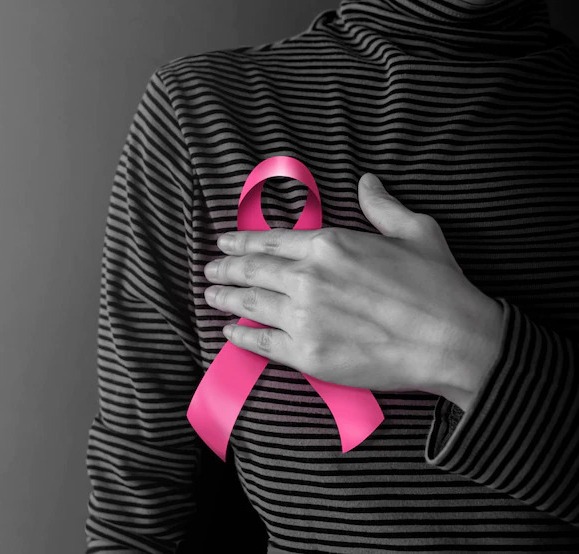 देश में हर साल डेढ़ लाख स्त्रियों को ब्रेस्ट कैंसर होता है